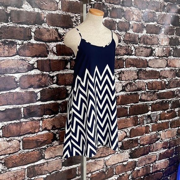 Alya Dress Slip Sleeveless Blue White Chevron Pockets Size Medium - Picture 5 of 13